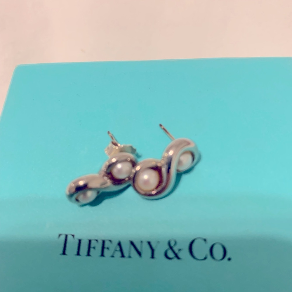 Tiffany & Co silver and pearl eternity earrings - Picture 2 of 3